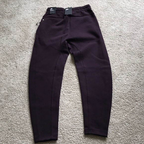 nike tech fleece jogger burgundy